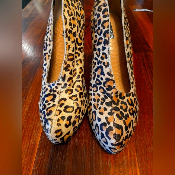 Mariko Jovanna Asymmetrical Pony Hair Wedge Booties Brand New Size 10 - Picture 8 of 8